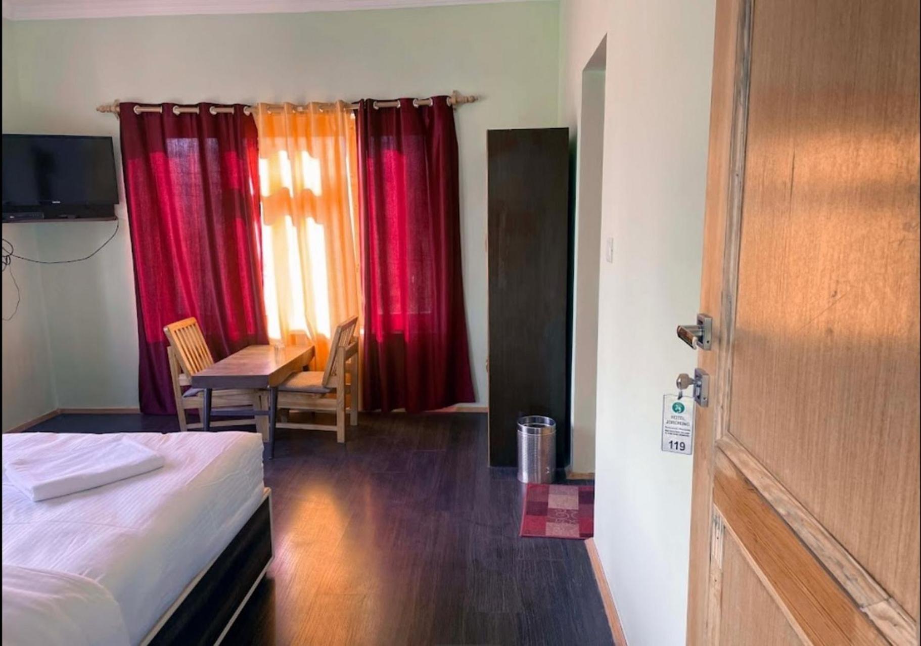 Tih Hotel Jorchung ليه المظهر الخارجي الصورة